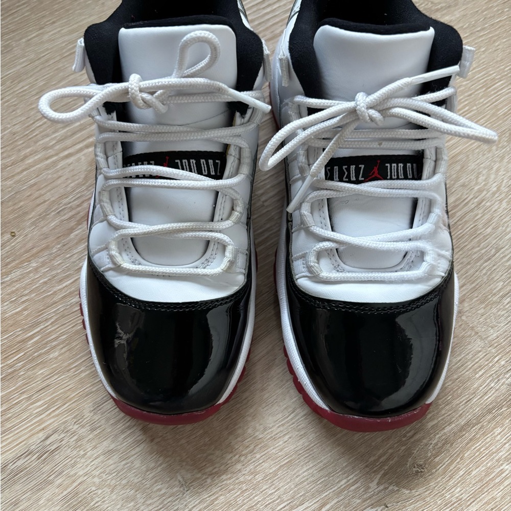 Kids Black and White NIKE JORDAN Sneakers-sz 4